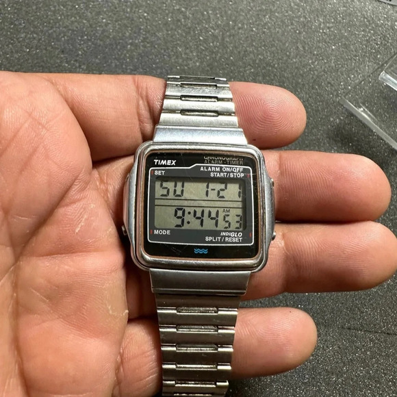Vintage Timex FA Cell Mens Digital Alarm Chrono Silver Tone Quartz Watch Working - Picture 1 of 6